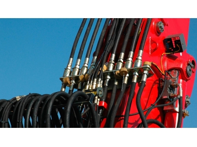 工業(yè)橡膠軟管在工程車行業(yè)的應(yīng)用